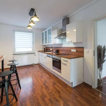 Luxuriose 4-zimmer-wohnung In Einer Wunderschonen Gegend In * Cologne