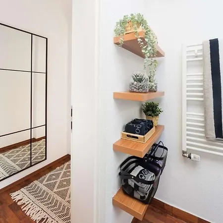 Luxuriose 4-zimmer-wohnung In Einer Wunderschonen Gegend In Apartment *