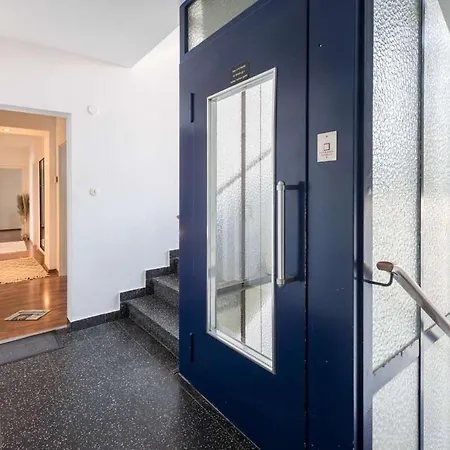 Luxuriose 4-zimmer-wohnung In Einer Wunderschonen Gegend In * Köln