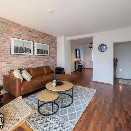 Luxuriose 4-zimmer-wohnung In Einer Wunderschonen Gegend In Lejlighed Köln